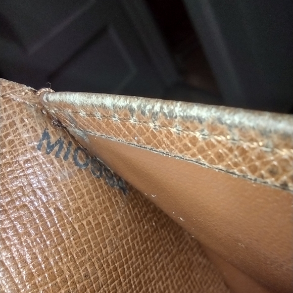 Louis Vuitton Wallet - Picture 10 of 10